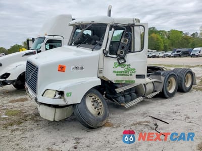 Drugie zdjęcie samochodu z przodu: 2010 VOLVO VN VNM VIN:4V4MC9DF7AN281038 - miniatura