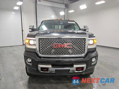 Piąte zdjęcie samochodu w środku: 2015 GMC SIERRA K2500 DENALI VIN:1GT120EG8FF573609 - miniatura