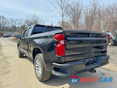 Trzecie zdjęcie samochodu z tyłu: 2019 CHEVROLET SILVERADO K1500 RST VIN:1GCRYEED4KZ316959 - miniatura