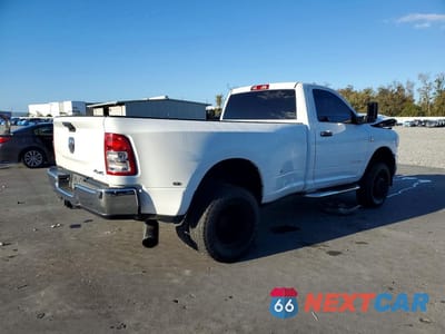 Trzecie zdjęcie samochodu z tyłu: 2021 RAM 3500 TRADESMAN VIN:3C63RRAL4MG537141 - miniatura