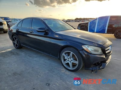 Czwarte zdjęcie samochodu z boku: 2016 MERCEDES-BENZ C 300 VIN:55SWF4JB9GU161330 - miniatura
