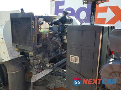 Zdjęcie 10 z 13 samochodu: 2006 ISUZU NPR SWEEPER TRUCK VIN:JALB4B16567024014 - miniatura