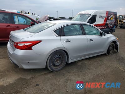 Trzecie zdjęcie samochodu z tyłu: 2017 NISSAN ALTIMA 2.5 S VIN:1N4AL3AP7HC192767 - miniatura