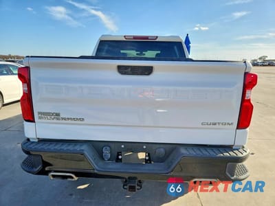 Zdjęcie 6 z 12 samochodu: 2021 CHEVROLET SILVERADO K1500 TRAIL BOSS CUSTOM VIN:1GCPYCEF3MZ330447 - miniatura