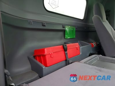 Zdjęcie 11 z 13 samochodu: 2020 ISUZU NPR HD BOX TRUCK VIN:54DC4W1B2LS801652 - miniatura