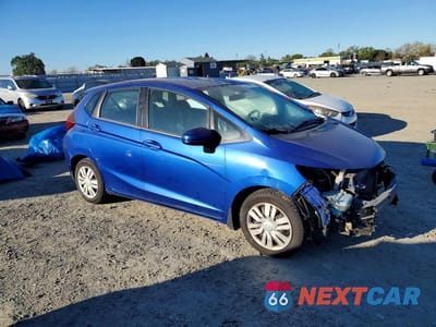 Czwarte zdjęcie samochodu z boku: 2015 HONDA FIT LX VIN:3HGGK5H55FM758445 - miniatura