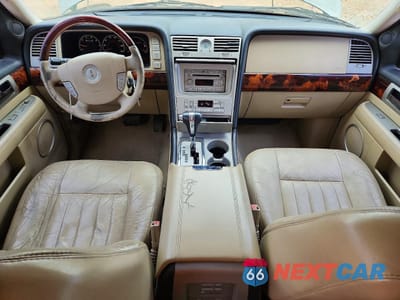 Zdjęcie 8 z 13 samochodu: 2005 LINCOLN NAVIGATOR VIN:5LMFU27585LJ19201 - miniatura