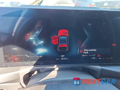 Zdjęcie 9 z 12 samochodu: 2025 BMW 330I VIN:3MW69CW00S8F83149 - miniatura