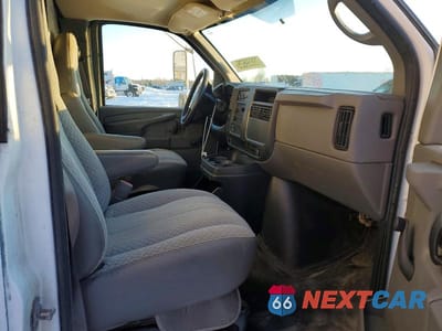 Zdjęcie 11 z 12 samochodu: 2005 GMC SAVANA BOX TRUCK VIN:1GDJG31U151161733 - miniatura