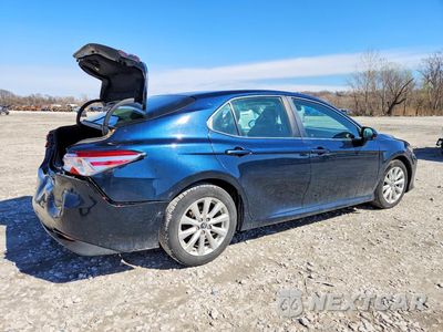 Trzecie zdjęcie samochodu z tyłu: 2018 TOYOTA CAMRY LE VIN:4T1B11HK7JU589295 - miniatura