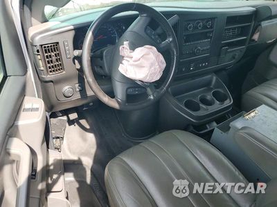 Zdjęcie 8 z 14 samochodu: 2021 CHEVROLET EXPRESS 2500 CARGO UTILITY / SERVICE VAN VIN:1GCWGAFP2M1303331 - miniatura