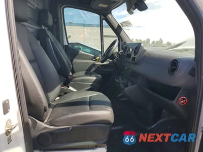 Zdjęcie 11 z 13 samochodu: 2019 MERCEDES BENZ SPRINTER 2500/3500 DELIVERY VAN VIN:WD3PF1CD3KP060215 - miniatura
