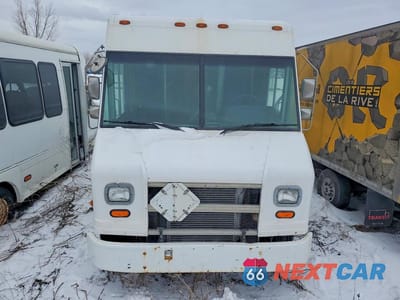 Piąte zdjęcie samochodu w środku: 2005 FREIGHTLINER CHASSIS M LINE WALK-IN VAN VIN:4UZAANBW65CU21349 - miniatura