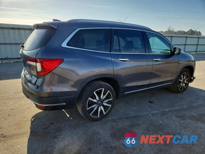Trzecie zdjęcie samochodu z tyłu: 2021 HONDA PILOT TOURING VIN:5FNYF6H68MB078398 - miniatura