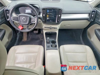 Zdjęcie 8 z 11 samochodu: 2019 VOLVO XC40 T4 MOMENTUM VIN:YV4AC2HK7K2090006 - miniatura