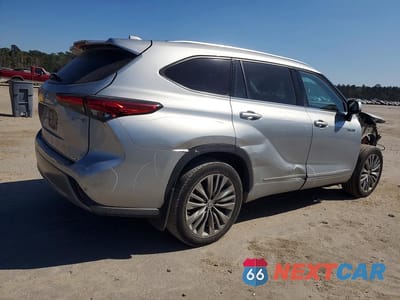 Trzecie zdjęcie samochodu z tyłu: 2021 TOYOTA HIGHLANDER HYBRID VIN:5TDFARAH9MS005331 - miniatura