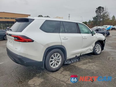 Trzecie zdjęcie samochodu z tyłu: 2025 TOYOTA GRAND HIGHLANDER XLE VIN:5TDAAAA56SS019783 - miniatura