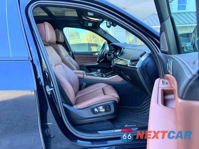 Piąte zdjęcie samochodu w środku: 2020 BMW X5 M50I VIN:5UXJU4C07LLE45304 - miniatura