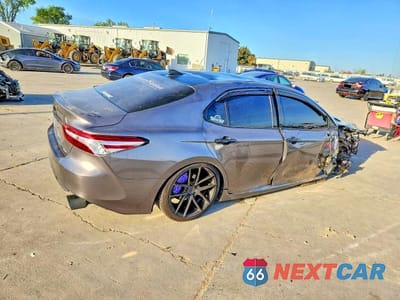 Trzecie zdjęcie samochodu z tyłu: 2018 TOYOTA CAMRY XLE V6 VIN:4T1BZ1HK7JU004207 - miniatura