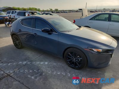 Czwarte zdjęcie samochodu z boku: 2022 MAZDA 3 PREFERRED VIN:JM1BPALLXN1518330 - miniatura
