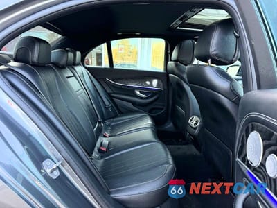 Zdjęcie 6 z 12 samochodu: 2017 MERCEDES-BENZ E 300 4MATIC VIN:WDDZF4KB2HA126772 - miniatura