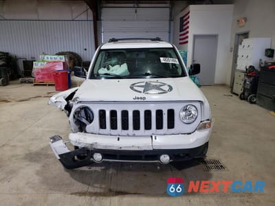 Piąte zdjęcie samochodu w środku: 2013 JEEP PATRIOT LATITUDE VIN:1C4NJRFB9DD216864 - miniatura