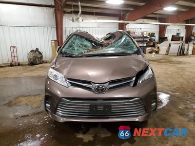 Piąte zdjęcie samochodu w środku: 2020 TOYOTA SIENNA XLE 8-PASSENGER VIN:5TDYZ3DC9LS030369 - miniatura