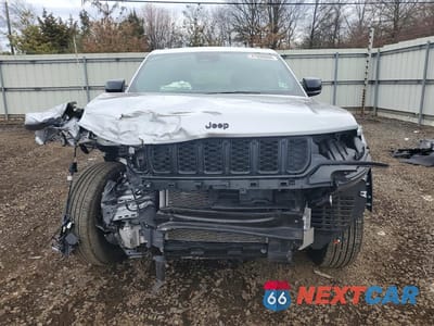 Piąte zdjęcie samochodu w środku: 2025 JEEP GRAND CHEROKEE LAREDO VIN:1C4RJHAG6SC336607 - miniatura