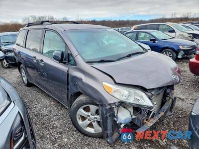 Czwarte zdjęcie samochodu z boku: 2015 TOYOTA SIENNA LE 8-PASSENGER VIN:5TDKK3DC2FS687917 - miniatura