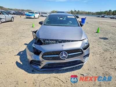Piąte zdjęcie samochodu w środku: 2019 MERCEDES-BENZ A 220 4MATIC VIN:WDD3G4FB4KW002218 - miniatura