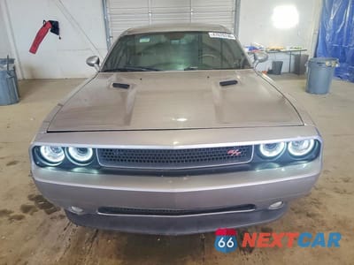 Piąte zdjęcie samochodu w środku: 2018 DODGE CHALLENGER SXT VIN:2C3CDZAG9JH317813 - miniatura
