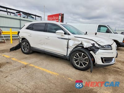 Czwarte zdjęcie samochodu z boku: 2019 LINCOLN NAUTILUS SELECT VIN:2LMPJ6K91KBL58932 - miniatura