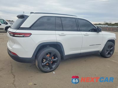 Trzecie zdjęcie samochodu z tyłu: 2023 JEEP GRAND CHEROKEE LAREDO VIN:1C4RJHAG4PC505305 - miniatura