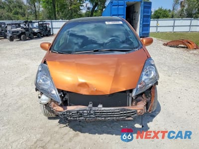 Piąte zdjęcie samochodu w środku: 2011 HONDA FIT SPORT VIN:JHMGE8H58BS009937 - miniatura