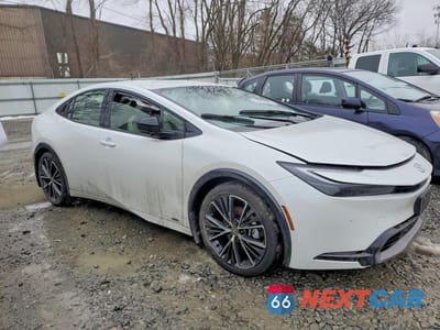 Czwarte zdjęcie samochodu z boku: 2025 TOYOTA PRIUS XLE VIN:JTDADABU7S3030709 - miniatura