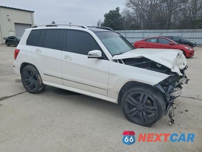 Czwarte zdjęcie samochodu z boku: 2015 MERCEDES-BENZ GLK 350 VIN:WDCGG5HB1FG429560 - miniatura