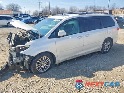2015 TOYOTA SIENNA XLE 8-PASSENGER 5TDYK3DC7FS648038 - główne zdjęcie licytacji z USA - miniatura