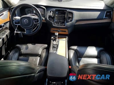 Zdjęcie 8 z 13 samochodu: 2016 VOLVO XC90 T6 VIN:YV4A22PL1G1079707 - miniatura