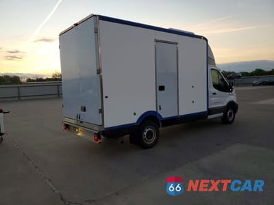 Trzecie zdjęcie samochodu z tyłu: 2022 FORD TRANSIT DELIVERY TRUCK VIN:1FDBW5Z81NKA39605 - miniatura
