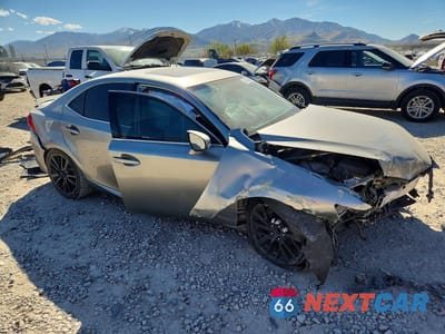 Czwarte zdjęcie samochodu z boku: 2016 LEXUS IS 200T BASE VIN:JTHBA1D29G5031363 - miniatura