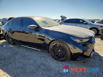 Czwarte zdjęcie samochodu z boku: 2025 BMW M5 VIN:WBS83FK00SCT14543 - miniatura