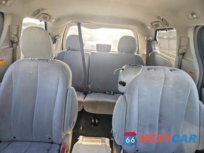 Zdjęcie 10 z 12 samochodu: 2011 TOYOTA SIENNA LE 8-PASSENGER VIN:5TDKK3DC0BS085902 - miniatura