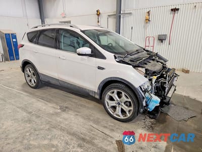 Czwarte zdjęcie samochodu z boku: 2019 FORD ESCAPE TITANIUM VIN:1FMCU9J95KUA76002 - miniatura