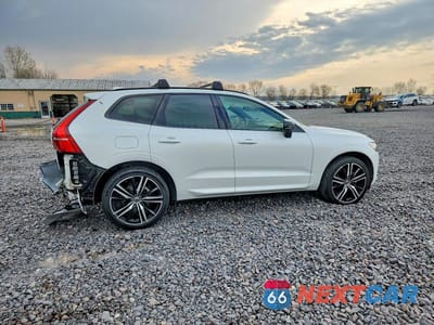 Trzecie zdjęcie samochodu z tyłu: 2021 VOLVO XC60 T5 R-DESIGN VIN:YV4102RM0M1830089 - miniatura