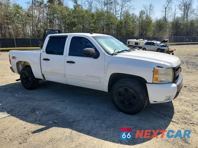 Czwarte zdjęcie samochodu z boku: 2007 CHEVROLET SILVERADO K1500 CREW CAB VIN:2GCEK13C971535225 - miniatura