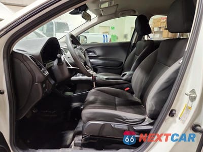 Zdjęcie 7 z 13 samochodu: 2019 HONDA HR-V LX VIN:3CZRU5H31KM101338 - miniatura