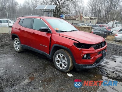 Czwarte zdjęcie samochodu z boku: 2025 JEEP COMPASS LATITUDE VIN:3C4NJDBN2ST569943 - miniatura