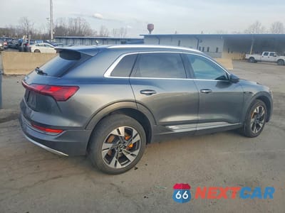 Trzecie zdjęcie samochodu z tyłu: 2019 AUDI E-TRON PRESTIGE VIN:WA1VAAGE2KB005762 - miniatura