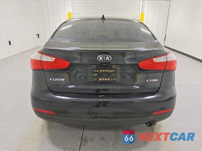 Zdjęcie 6 z 12 samochodu: 2016 KIA FORTE EX VIN:KNAFX4A82G5598152 - miniatura
