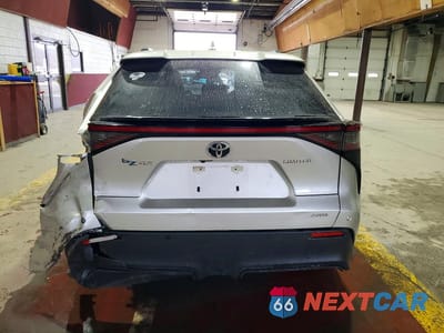 Zdjęcie 6 z 14 samochodu: 2023 TOYOTA BZ4X LIMITED VIN:JTMABACA4PA039025 - miniatura